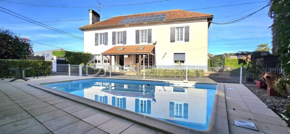 A louer MAISON  DE MAîTRE  ASSAT