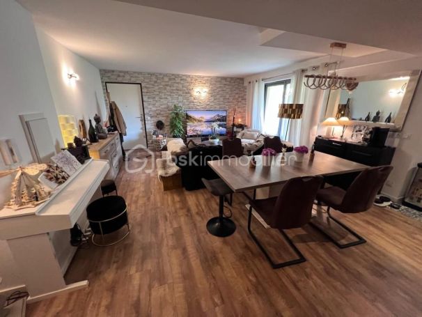 A louer APPARTEMENT DE PRESTIGE T3 86 M2 TERRASSE BORD DE MER MENTON