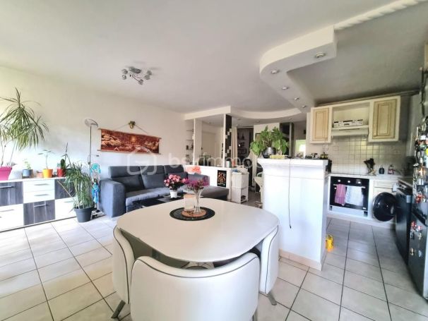 A louer APPARTEMENT T3 70 M2 TERRASSE BORD DE MER LE CANNET