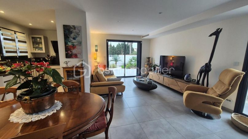 A vendre MAISON  6 PIECES 108 M2 BORD DE MER SAINT CYPRIEN