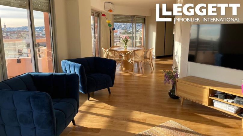 A louer APPARTEMENT DUPLEX T5 123 M2 TERRASSE BORD DE MER NICE