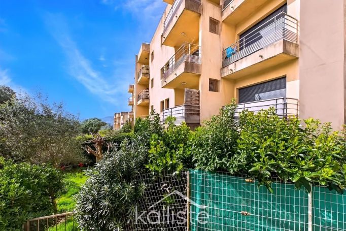 A louer APPARTEMENT T3 71 M2 TERRASSE BORD DE MER AJACCIO