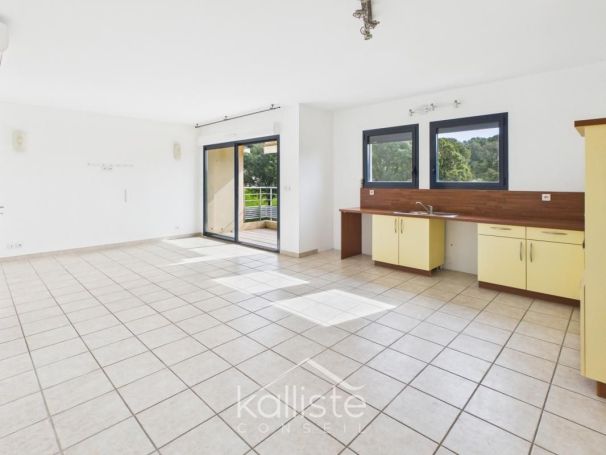 A louer APPARTEMENT T3 71 M2 TERRASSE BORD DE MER AJACCIO