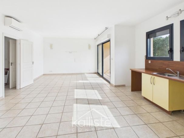 A louer APPARTEMENT T3 71 M2 TERRASSE BORD DE MER AJACCIO