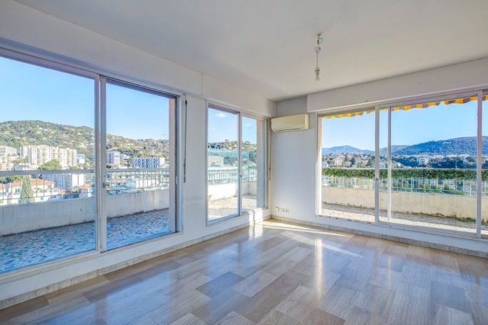 A louer APPARTEMENT T2 51 M2 TERRASSE BORD DE MER NICE