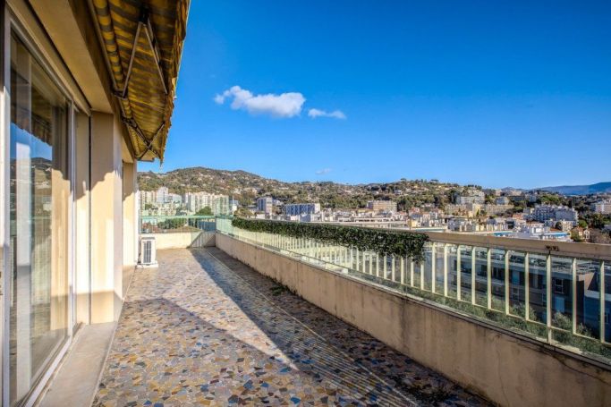 A louer APPARTEMENT T2 51 M2 TERRASSE BORD DE MER NICE