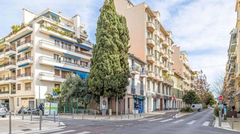 A louer APPARTEMENT T4 90 M2 BORD DE MER NICE