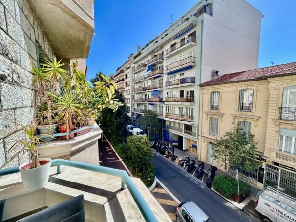 A louer APPARTEMENT T4 90 M2 BORD DE MER NICE