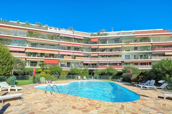 A louer APPARTEMENT T2 50 M2 TERRASSE BORD DE MER NICE