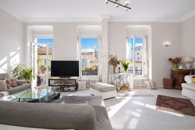 A louer APPARTEMENT T4 93 M2 TERRASSE BORD DE MER NICE