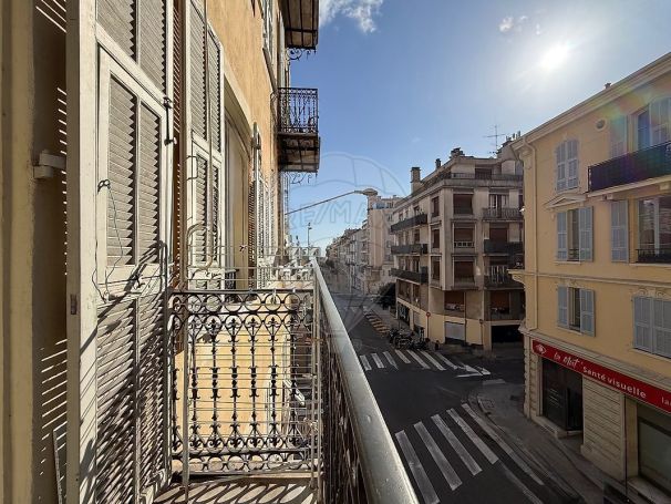 A louer APPARTEMENT T4 93 M2 TERRASSE BORD DE MER NICE