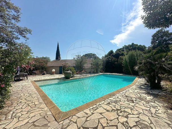 A louer MAISON  8 PIECES 220 M2  NIMES