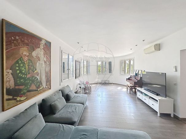 A louer MAISON  8 PIECES 220 M2  NIMES