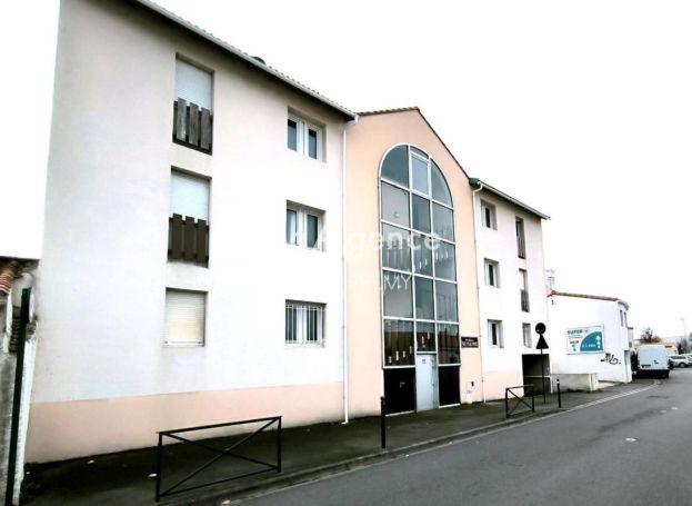 A louer STUDIO  21 M2 BORD DE MER LES SABLES D OLONNE