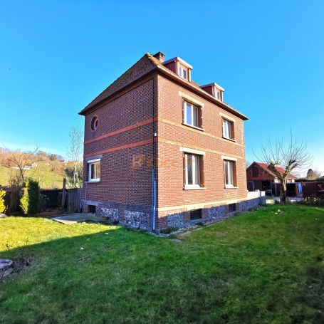 A vendre Maison familiale 7 PIECES 157 M&sup2; centre bourg  Longueville-sur-Scie