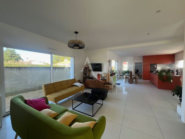 A louer MAISON  CONTEMPORAINE BORD DE MER LONGEVILLE SUR MER