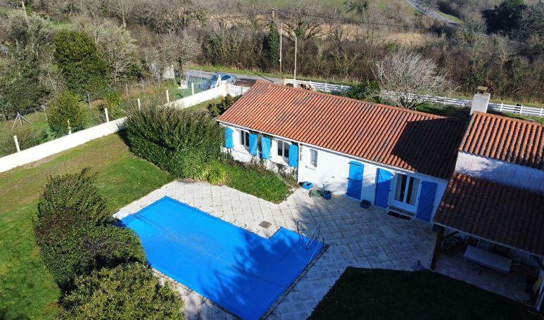 A vendre MAISON  6 PIECES 155 M2 BORD DE MER TALMONT SAINT HILAIRE