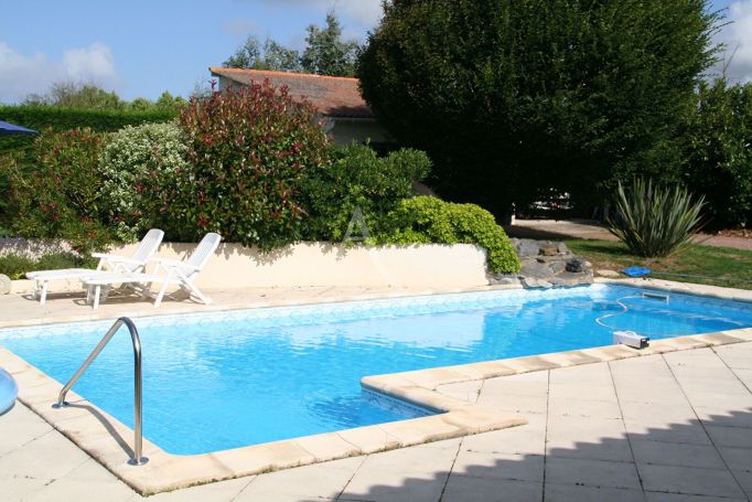 A vendre MAISON  6 PIECES 155 M2 BORD DE MER TALMONT SAINT HILAIRE