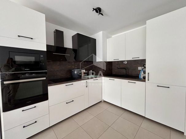 A louer APPARTEMENT DE PRESTIGE T3 66 M2 TERRASSE BORD DE MER CAGNES SUR MER