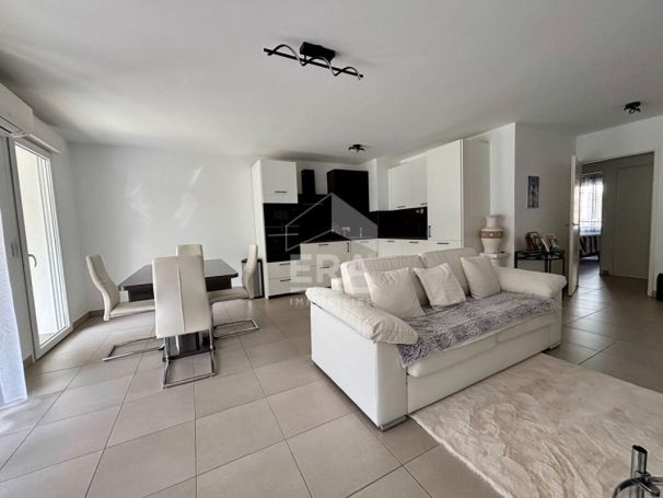 A louer APPARTEMENT DE PRESTIGE T3 66 M2 TERRASSE BORD DE MER CAGNES SUR MER