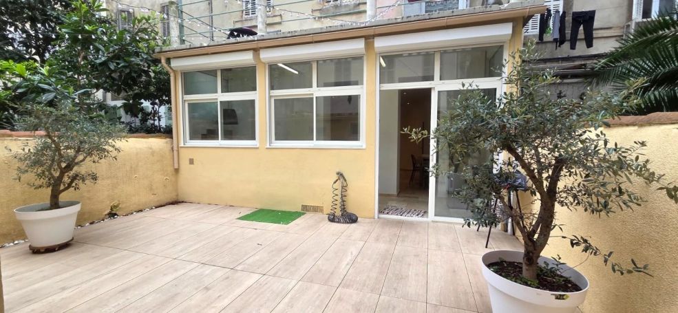 A louer APPARTEMENT T3 67 M2  MARSEILLE 5EME