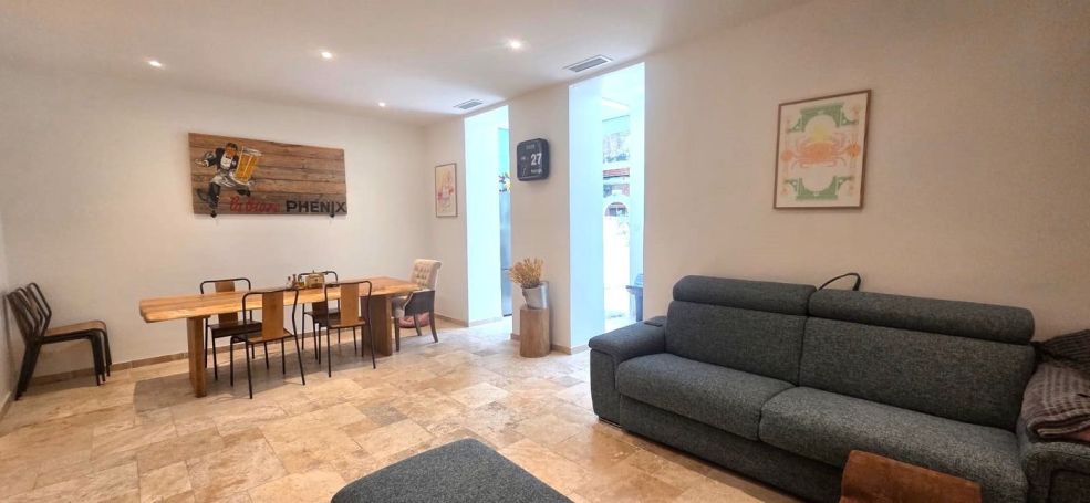 A louer APPARTEMENT T3 67 M2  MARSEILLE 5EME