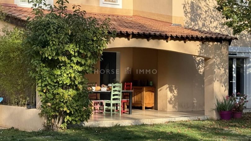 A vendre MAISON  6 PIECES 150 M2  TOURVES