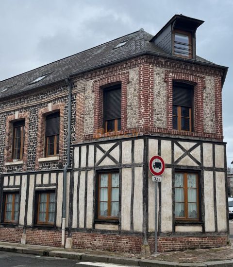 A vendre IMMEUBLE DE RAPPORT 180 M&sup2; CENTRE VILLE FECAMP