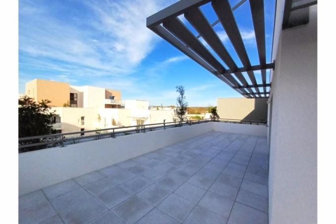 A louer APPARTEMENT DUPLEX NEUF T5 94 M2 TERRASSE  MONTPELLIER