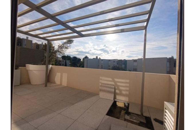 A louer APPARTEMENT DUPLEX NEUF T5 94 M2 TERRASSE  MONTPELLIER