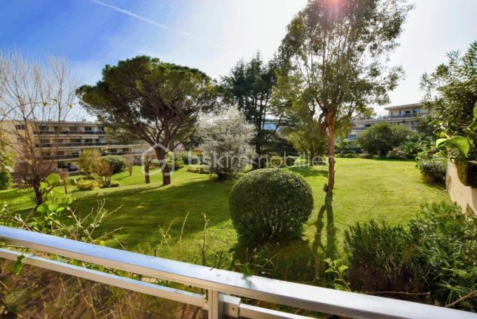 A louer APPARTEMENT DE PRESTIGE T3 71 M2 TERRASSE BORD DE MER MANDELIEU LA NAPOULE