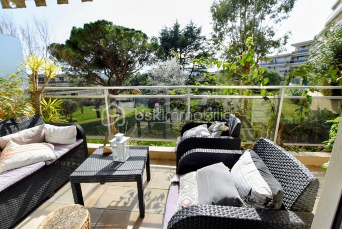 A louer APPARTEMENT DE PRESTIGE T3 71 M2 TERRASSE BORD DE MER MANDELIEU LA NAPOULE