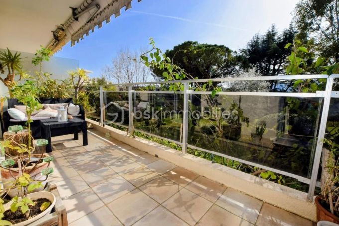A louer APPARTEMENT DE PRESTIGE T3 71 M2 TERRASSE BORD DE MER MANDELIEU LA NAPOULE