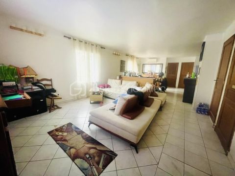 A louer APPARTEMENT T4 100 M2 BORD DE MER LA SEYNE SUR MER