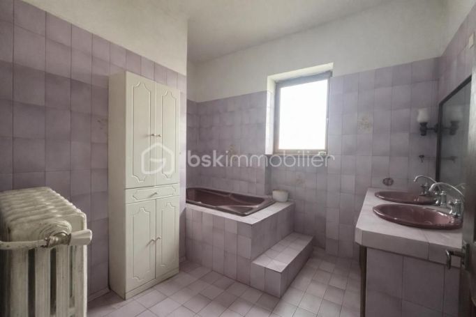 A louer MAISON  DE MAîTRE  SAINT JULIEN LES ROSIERS