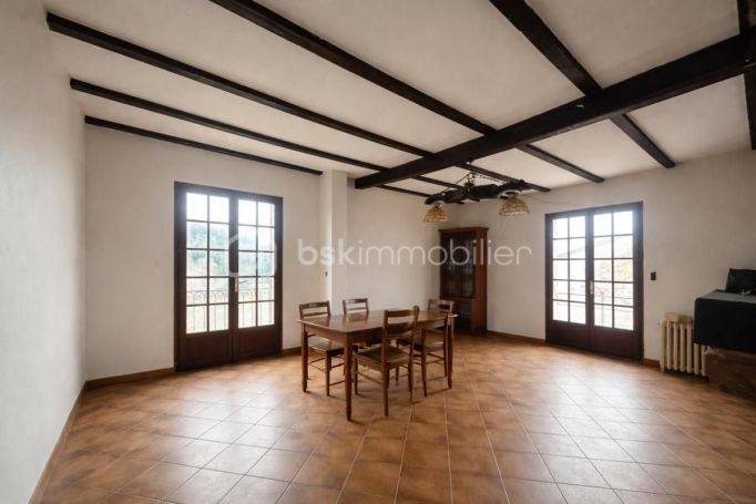 A louer MAISON  DE MAîTRE  SAINT JULIEN LES ROSIERS