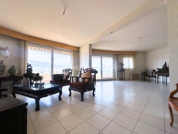 A louer APPARTEMENT T5 106 M2 TERRASSE BORD DE MER HYERES