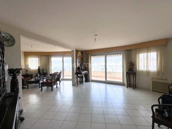 A louer APPARTEMENT T5 106 M2 TERRASSE BORD DE MER HYERES