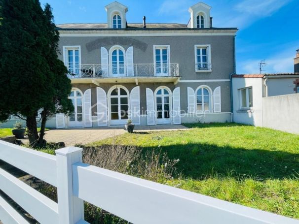 A louer MAISON  DE MAîTRE  CLISSON