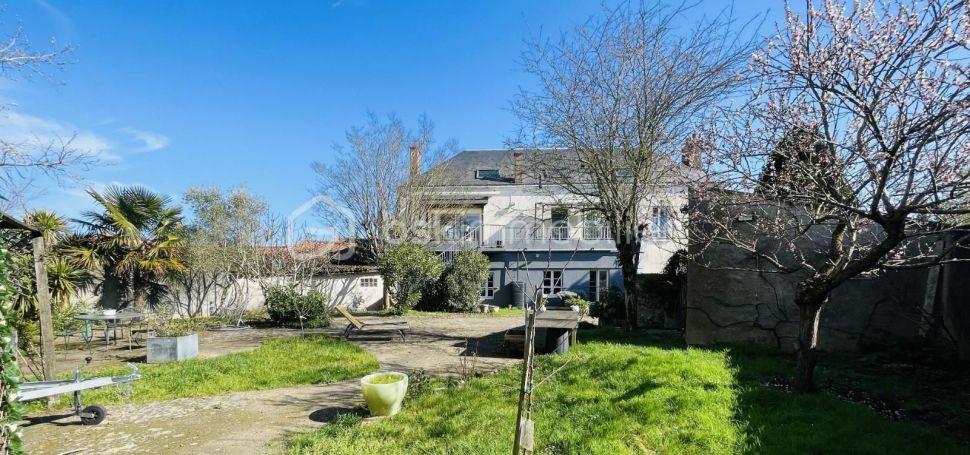 A louer MAISON  DE MAîTRE  CLISSON