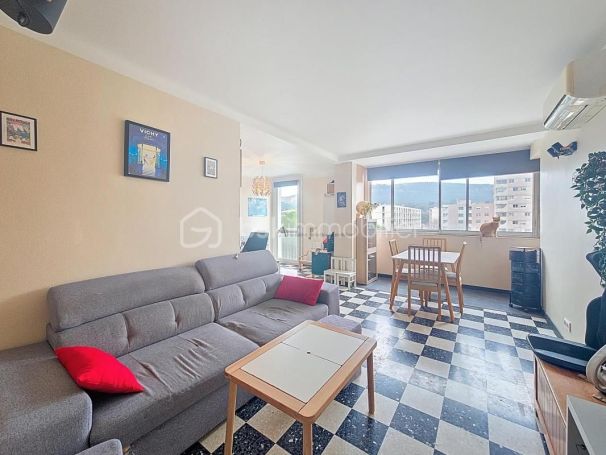 A louer APPARTEMENT T5 78 M2  AUBAGNE