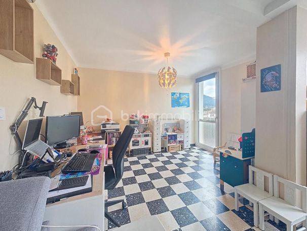 A louer APPARTEMENT T5 78 M2  AUBAGNE