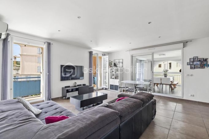 A louer APPARTEMENT T4 117 M2 BORD DE MER VALLAURIS