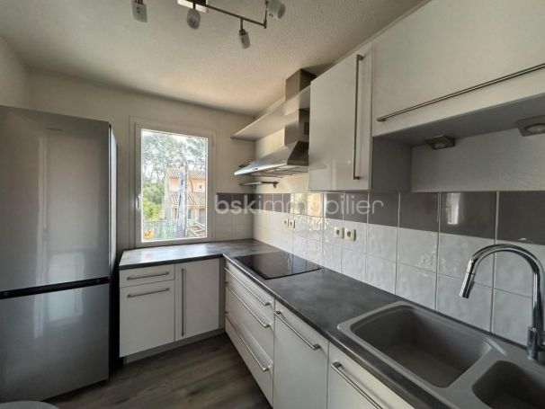 A louer APPARTEMENT T3 62 M2 TERRASSE BORD DE MER LA GARDE