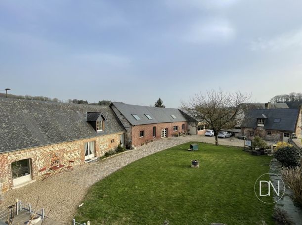 A vendre MAISON DE CARACTERE 11 PIECES 255 M&sup2;  DEPENDANCES ET PISCINE COUVERTE Veulettes-sur-Mer