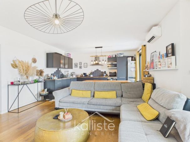 A louer APPARTEMENT T4 93 M2 TERRASSE BORD DE MER AJACCIO