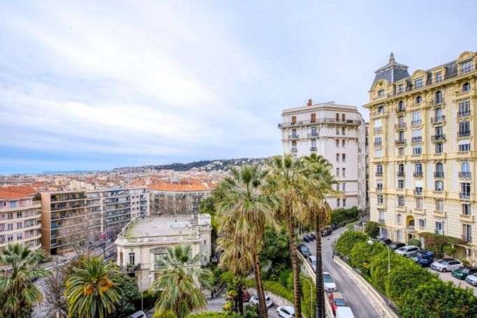 A louer APPARTEMENT T3 66 M2 BORD DE MER NICE