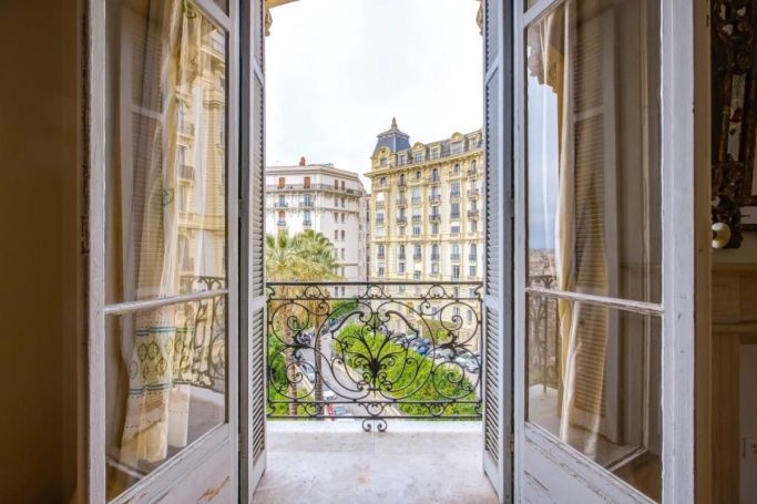 A louer APPARTEMENT T3 66 M2 BORD DE MER NICE