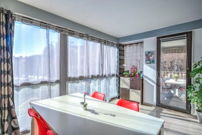 A louer APPARTEMENT DE PRESTIGE T4 90 M2 TERRASSE BORD DE MER NICE