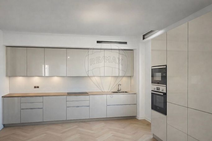 A louer APPARTEMENT T4 95 M2 BORD DE MER NICE